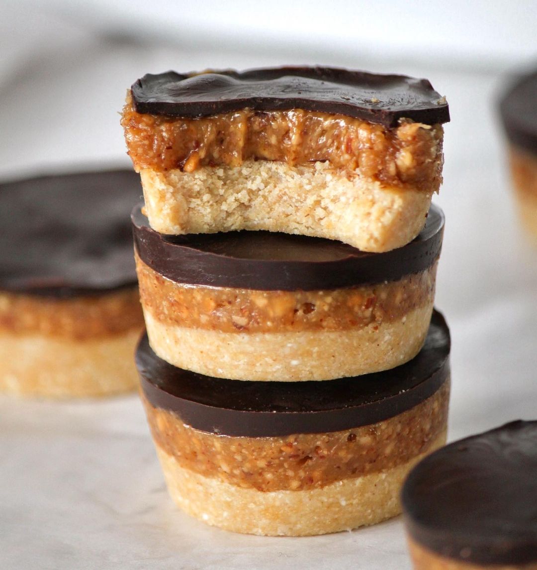 Mayvers - No-Bake Twix Cups